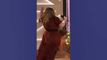 Thumbnail of Kelly’s adorable reaction singing with Dolly Parton!