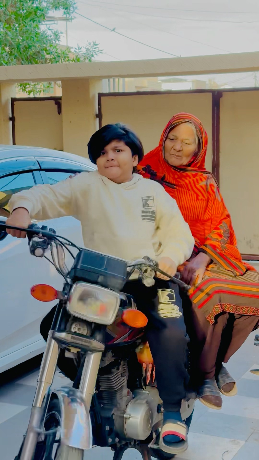 Mahool utha dayn gy? #viralvideo #comedy #trending #funny #chotaalivlogs