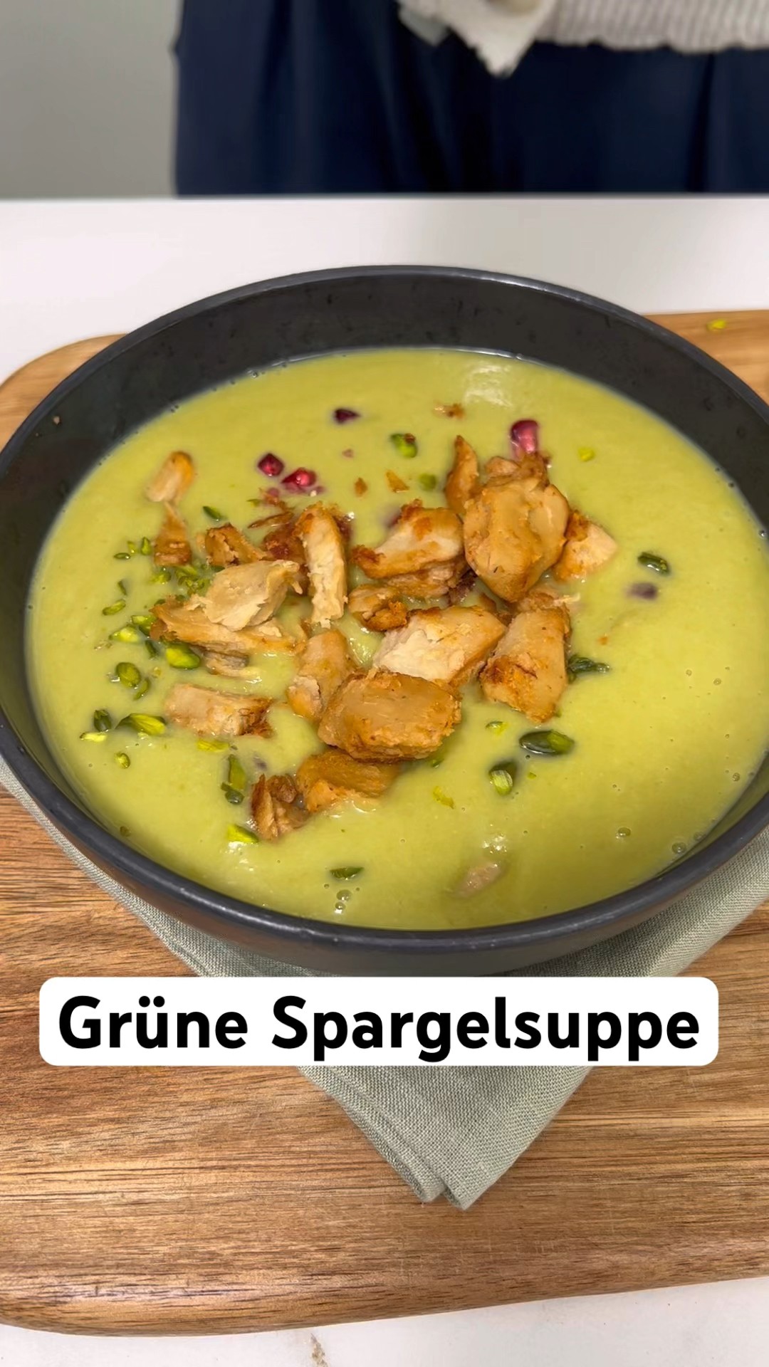 Grüne Spargel Cremesuppe 💚 gesund und vegan kochen - YouTube