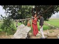 video देखिए पगली खेत में पानी लगाने के लिए कैसे मसिन को चलाती है