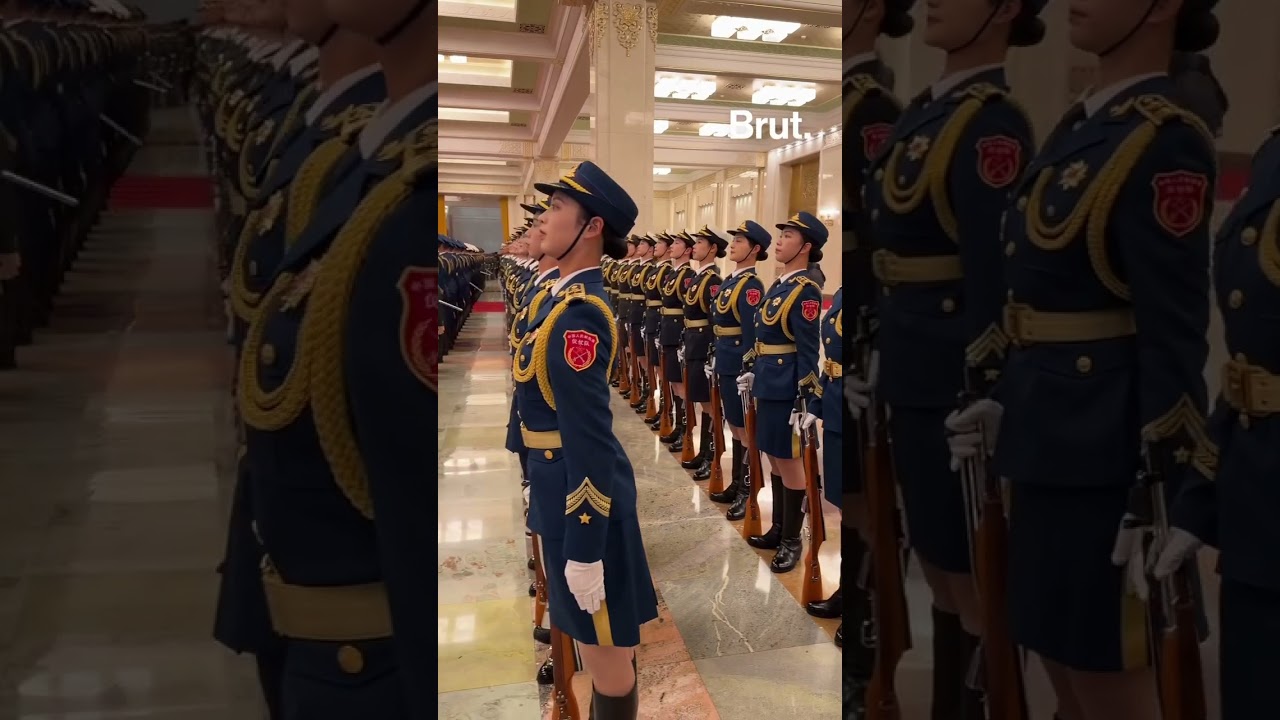 Images Brut en Chine - Accueil militaire pour Emmanuel Macron avec le pr&eacute;sident chinois Xi Jinping