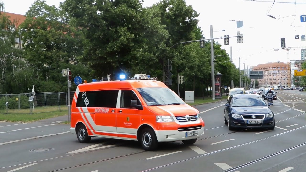 [Beinaheunfall/quietschende Reifen] ELW 1 A-Dienst und ELW 1 B-Dienst BF Leipzig FW Mitte