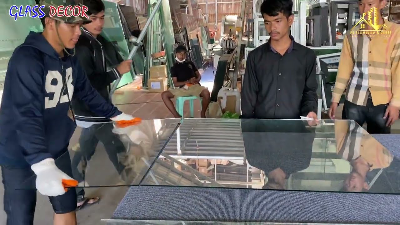 Cut 5 liters of glass with a paring knife ตัดกระจก 5 ลิตรด้วยมีดปอก