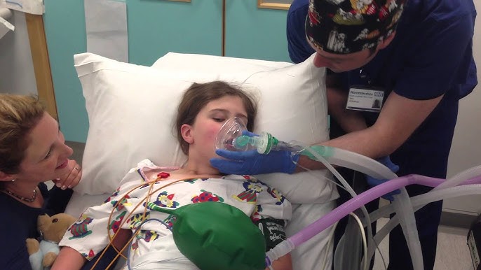 Girl Acts Nervous Around Dad At Hospital. The Doctor Immediately Calls 911  After Taking An X-Ray - YouTube