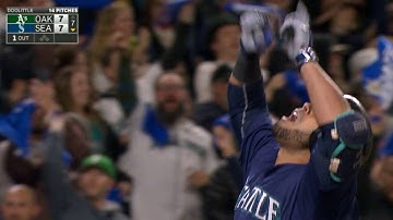 OAK@SEA: Cruz keeps playoff hopes alive with home run