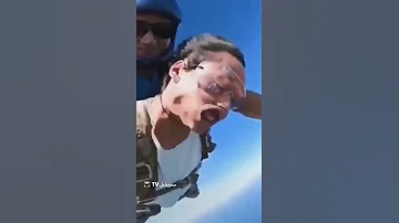 قفز مظله واغمى عليه ولما فاق انصدم 