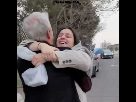 ترانه علیدوستی در آغوش پدر 