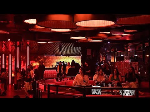 فيديو: الحياة الليلية في مانشستر: أفضل الحانات، النوادي، & المزيد
