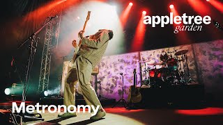 Metronomy – The Bay (live beim appletree garden festival 2022)