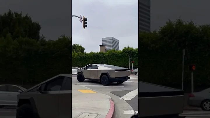 Tesla Cybertruck 实车现身 街头 🥹：这是我看过目前最好看的皮卡！ - 天天要闻