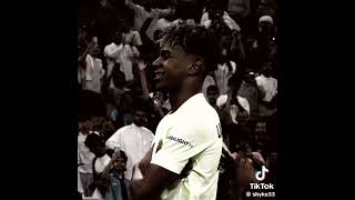 Baba Benfica Defansıyla Dalga Geçiyo