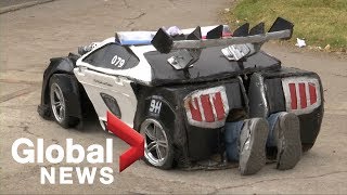 'Transformer' street performer delights drivers on Colombian roads Resimi