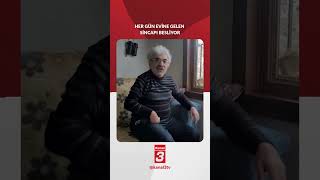 Erzincanda Bir Vatandaş Her Gün Evine Gelen Sincapı Besliyor