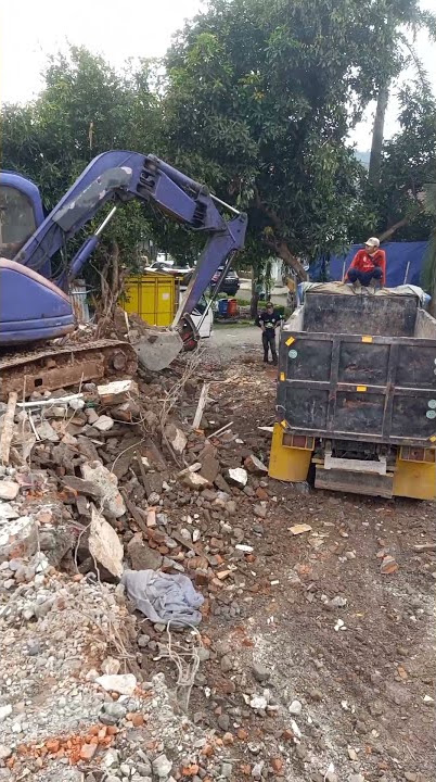 jasa uruggan dan bongkaran rumah tua , w,a 081225524423