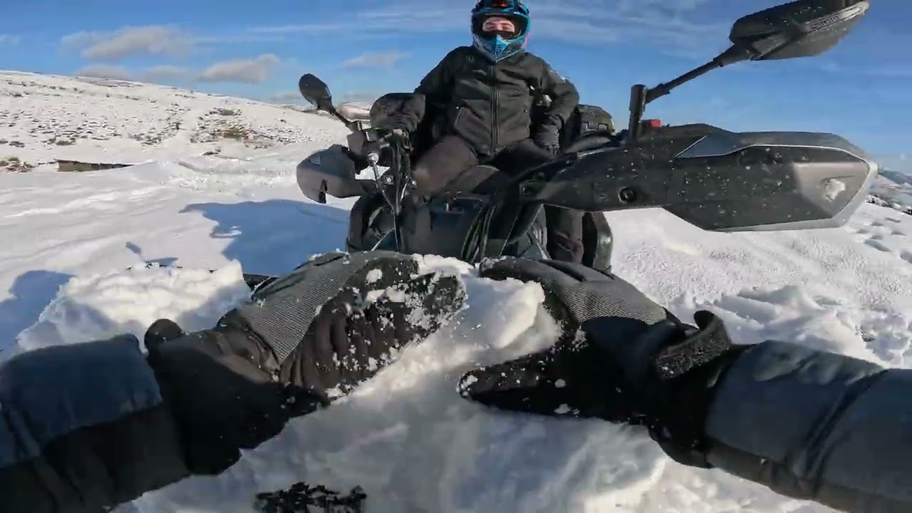 Con Ojosdepollo en la nieve❄️