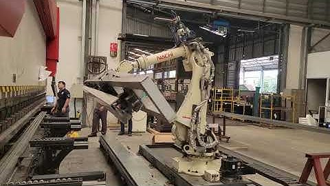 Real#lfk CNC bending machine plus bending robot, help enterprise industrial automation.#intelligent