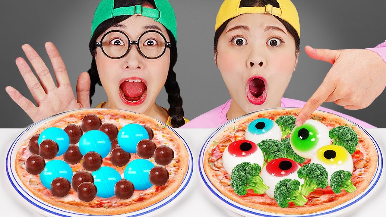 ⁣Thử thách Pizza Mukbang DONA Việt Nam