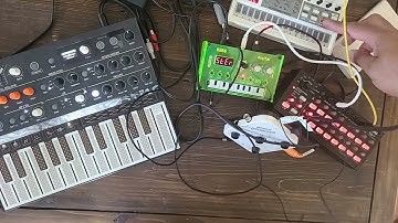 Messing around with this little set up. Arturia Microfreak, Korg SQ-1, Volca sample, Sq-1