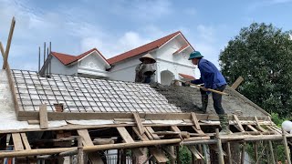Professional Technicians Quickly And Firmly Build Reinforced Concrete Roofs On Brick Pillars