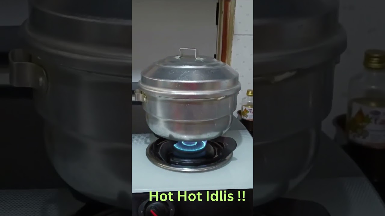 Hot Hot Idlis for Breakfast!! 