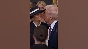 Awkward Moment Donald Trump Air Kisses Wife Melania At Inauguration Ceremony Trump Inauguration 