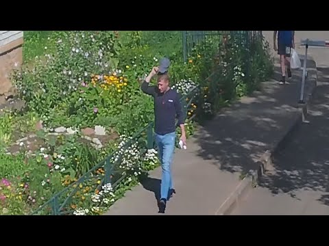 Портит облик города клеем.