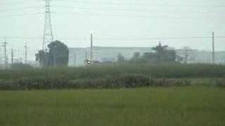 光華號專列交會2642次通勤電車