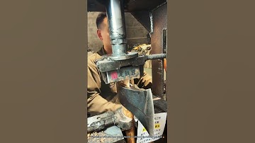 Axe Making: Hydraulic Press Installs Handle! Traditional Blacksmith Technique 🔥
