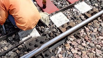 Switch expansion joint in railway track to compensate temperature gradient
