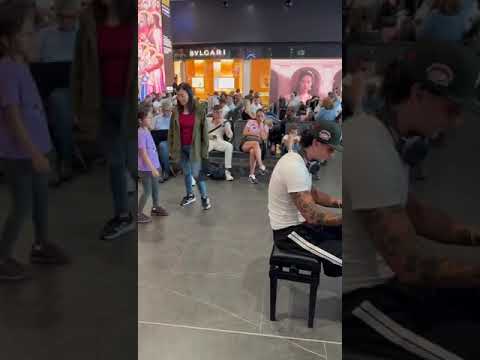 The Most Insane Interstellar Cover On A Public Piano in Rome (Fiumicino airport)