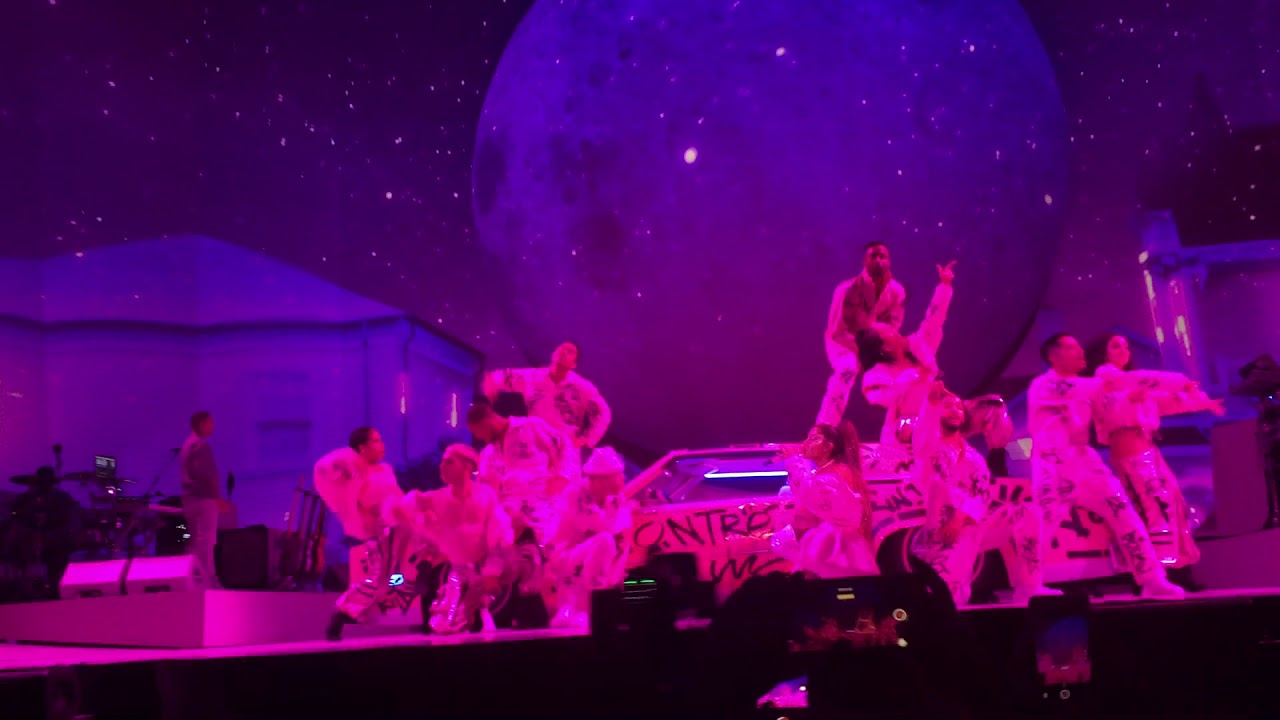 Ariana Grande - Bloodline & 7 Rings & Monopoly (Live in Montreal)