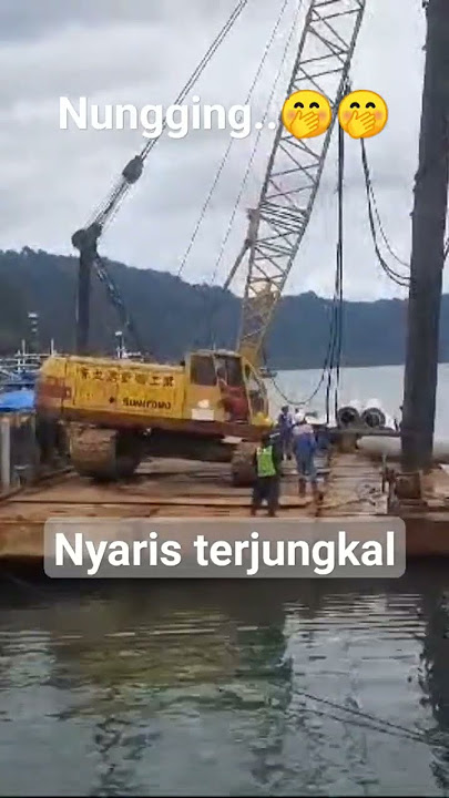 detik detik crane pancang nyaris terjungkal  #pancang #dermaga #crane #alatberat #project #2024