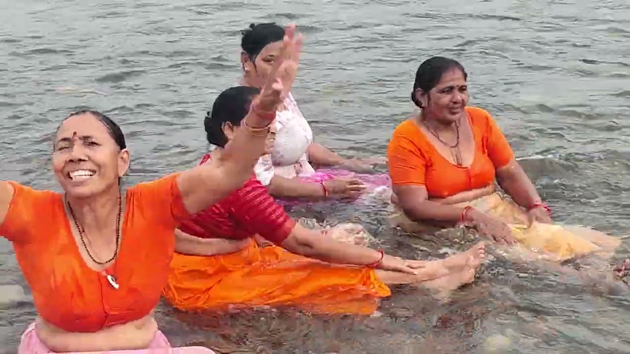 जय भोले की _एकादशी_ गंगा स्नान _हरिद्वार_ ताई ने किया_ बहनों के साथ_ गंगा स्नान🐛🪱🔥🦚🗾🙏