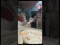 أثناء العمل في الفرن نقوم بصناعة خبز التنور على أنغام الموسيقى البدوية أثناء العمل في الفرن نقوم بصناعة خبز التنور على أنغام الموسيقى البدوية