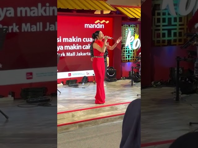 Lyodra - It's All Coming Back To Me Now. ( Live performance at Central Park Mall ) class=