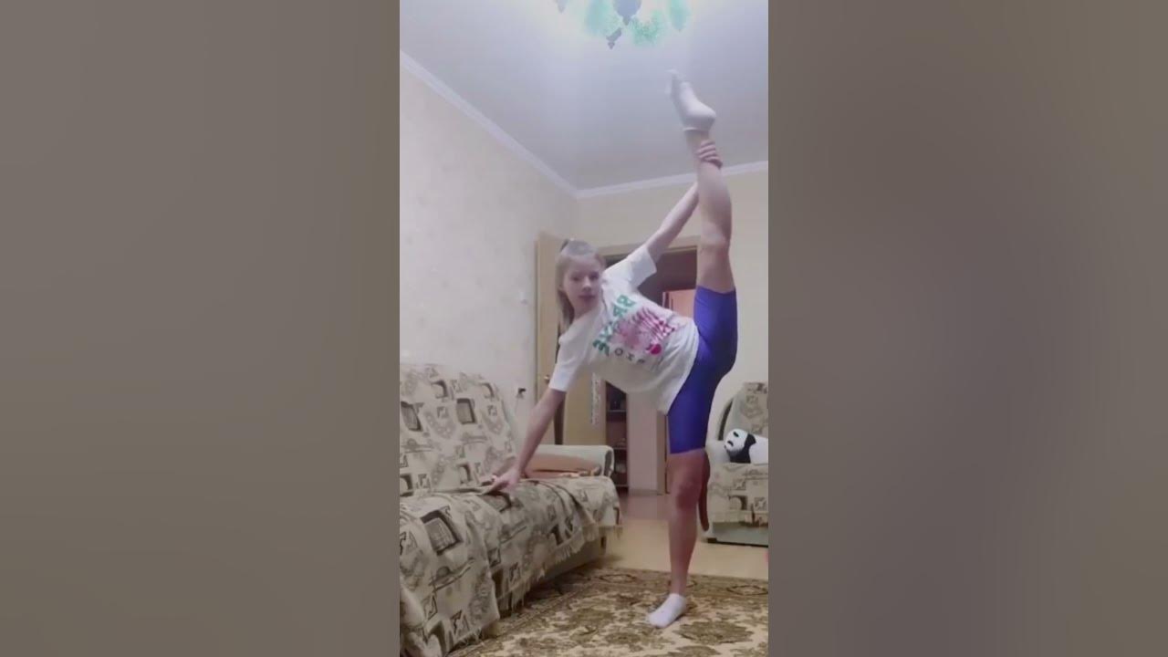 Кристина Смердова шпагат гимнастика