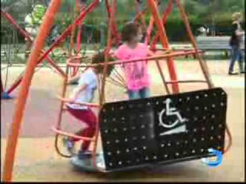 ეტლით მოსარგებლე ბავშვებისთვის ბულვარში ადაპტირებული საქანელა დამონტაჟდა