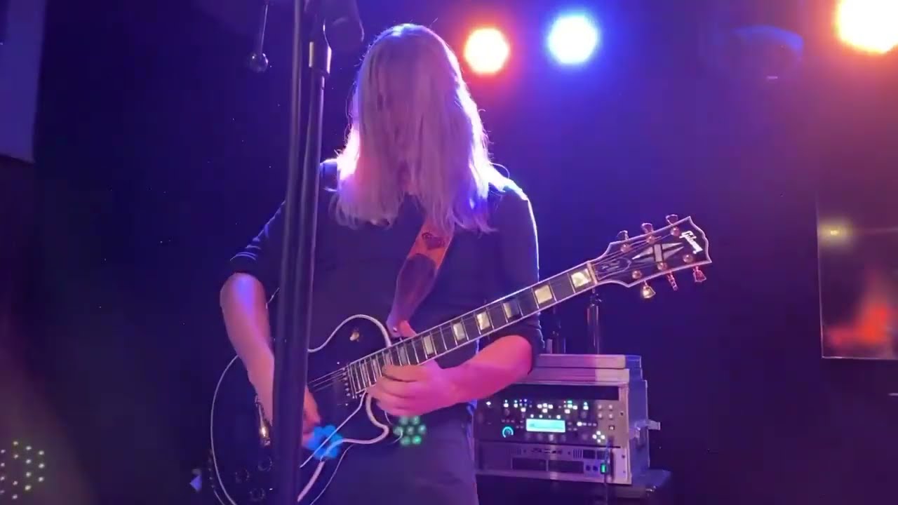 Last Moment - Don’t talk to strangers (Dio) - Harry B James 2022-04-09