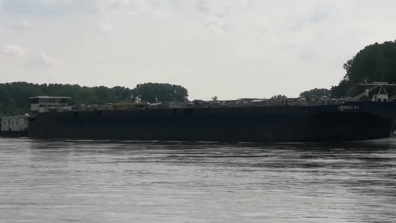 Schubschiff auf dem Rhein Altlussheim /Baden