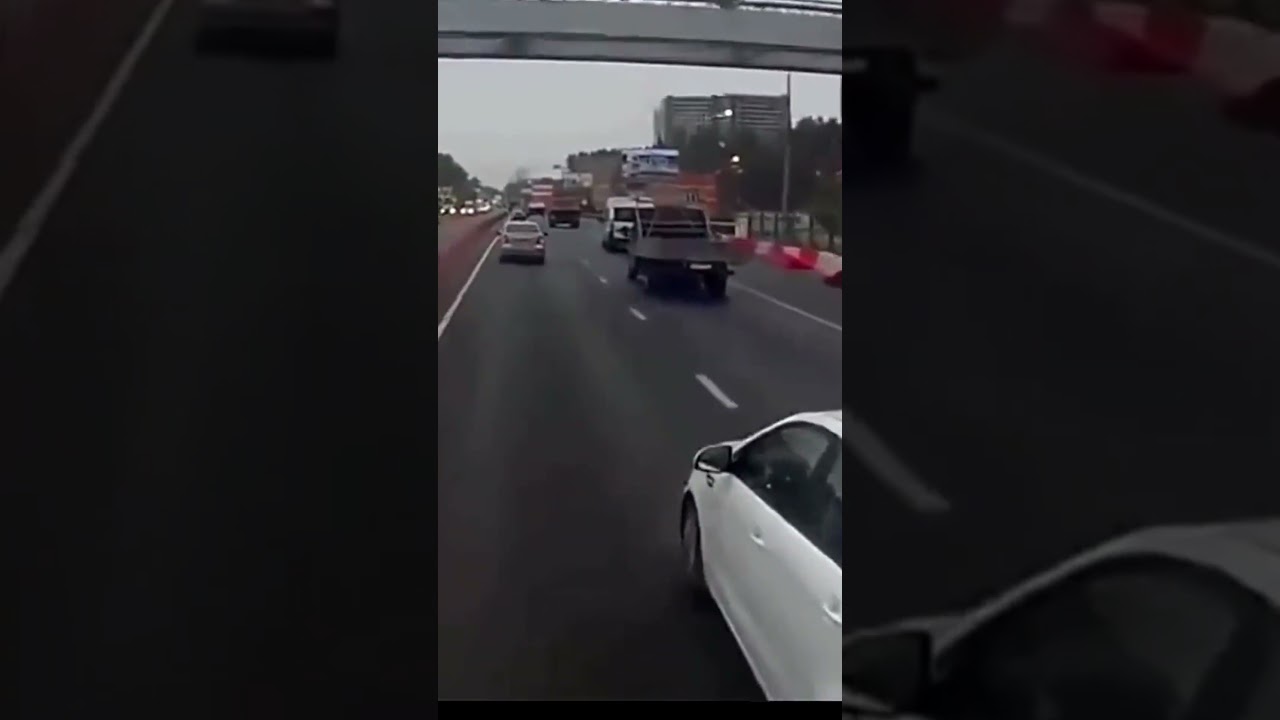 Главный улиц на белом киа не уступил фуре 