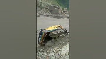 Excavator fell into the river#Excavator#incident#crash