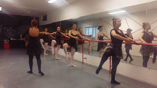 Trecho da aula de Ballet adulto Shiva Nataraj