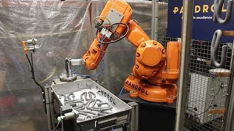 Pandrol automated loading the painting line of clips for railroad tracks with Pickit 3D