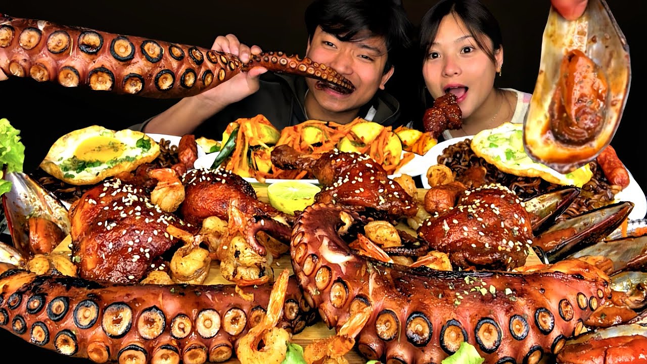 EATING GRILLED OCTOPUS TENTACLES🦑& MUSSELS WITH @prasanna.lama07|MASU LOVER | MUKBANG | #mikasa
