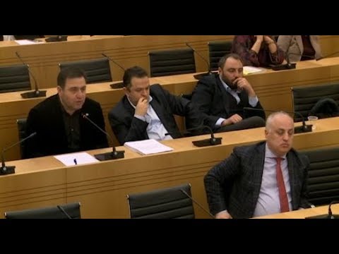 პარლამენტის დამოუკიდებელი დეპუტატები ფინანსთა და ჯანდაცვის მინისტრების გადადგომას მოითხოვენ