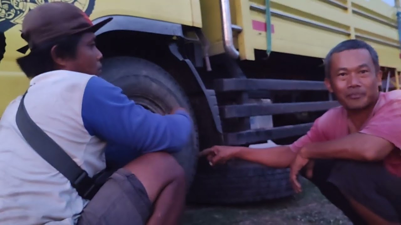 PELEK TRUK SAMPAI PECAH MUATAN BERAT GERAK CEPAT LANGSUNG GANTI - Terop balap group