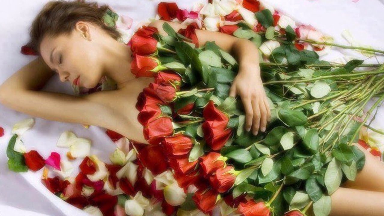 Цветы в постель любимой девушке картинки