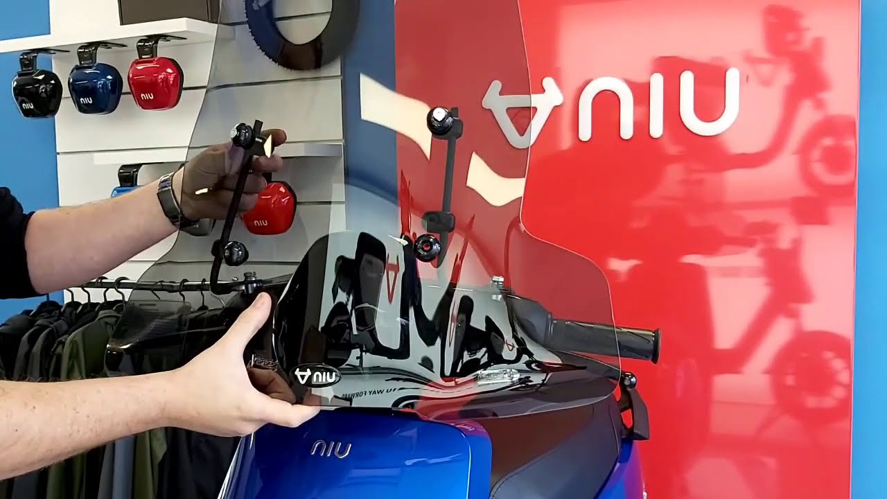 Montage instructie NIU M+ MQI windscherm. - YouTube