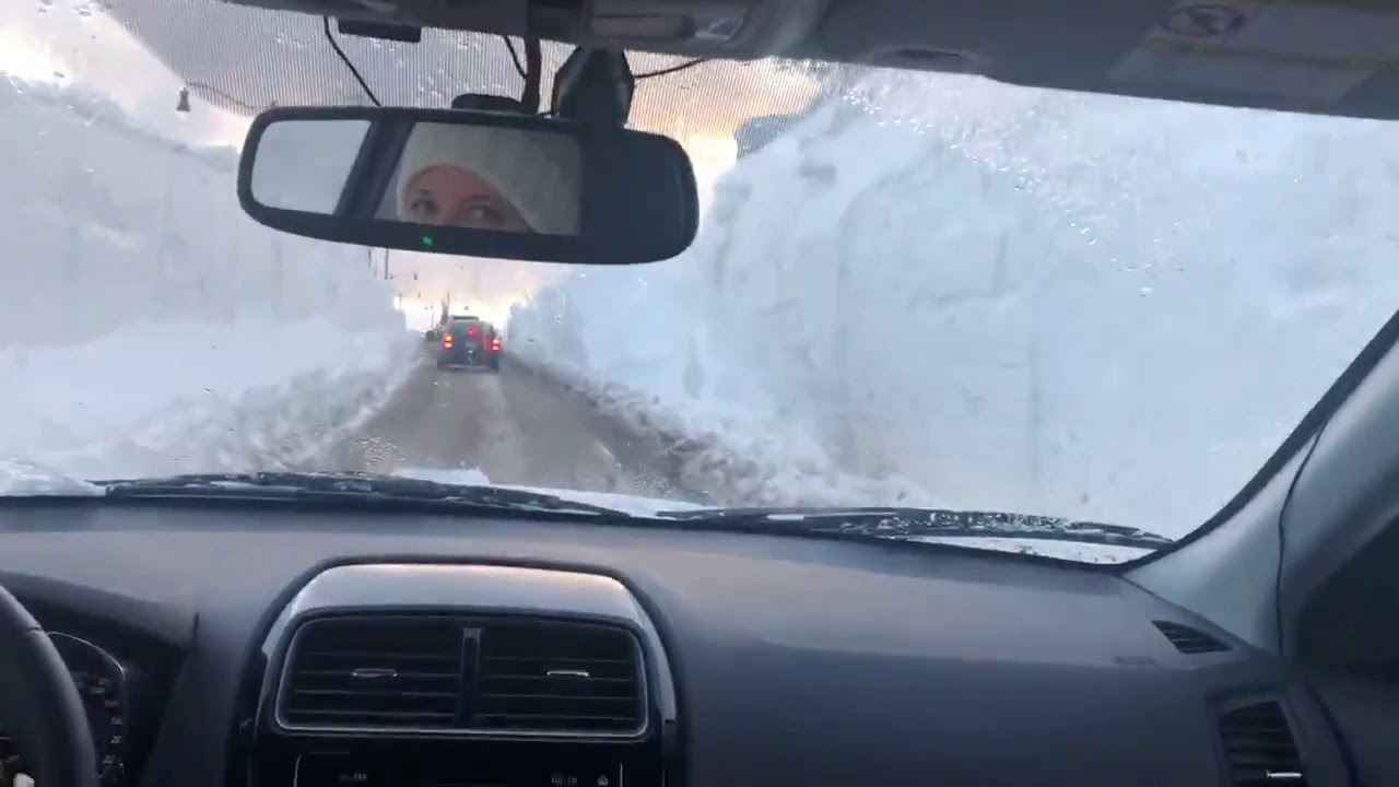 Commuter Drives Through Snow Tunnel in Newfoundland - YouTube