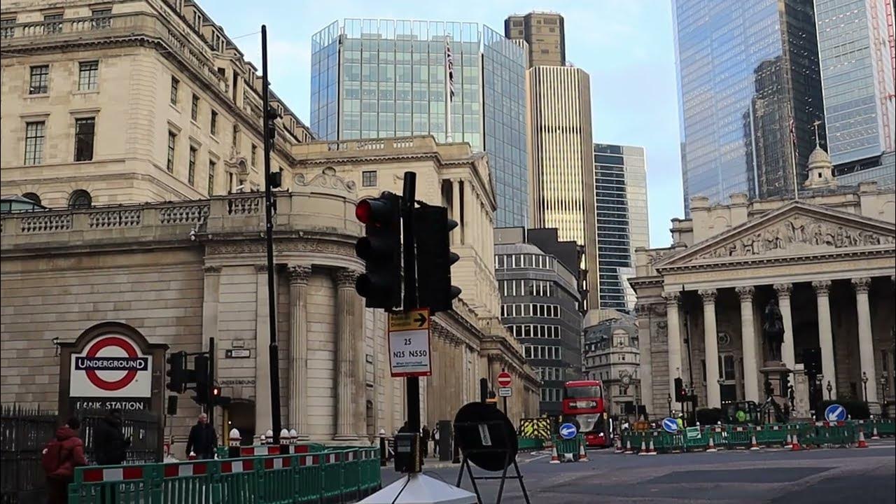 London. The Barbican Estate and the City of London (subtitles). - YouTube